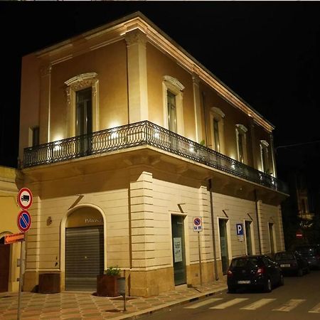 Palazzo 41 Rental Rooms San Pietro Vernotico Exterior photo
