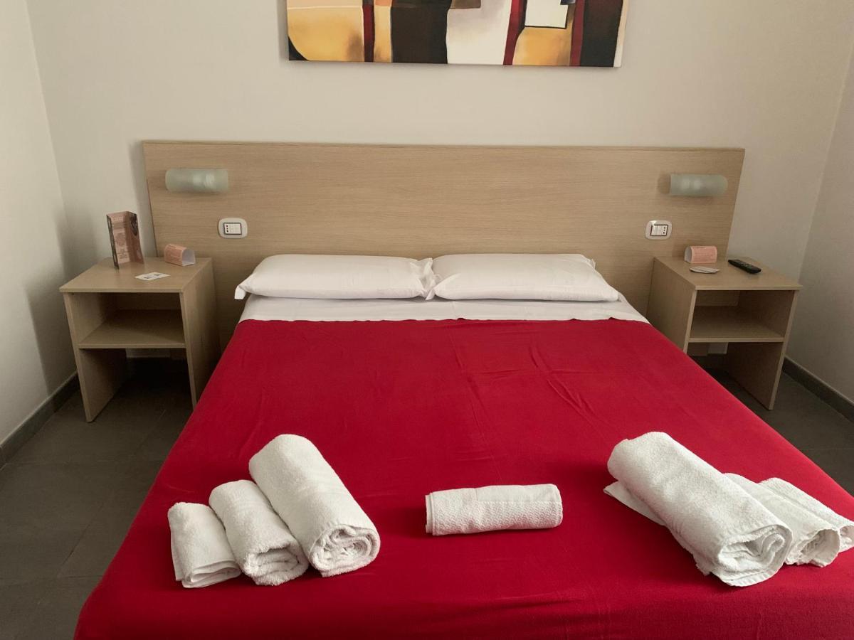 Palazzo 41 Rental Rooms San Pietro Vernotico Exterior photo